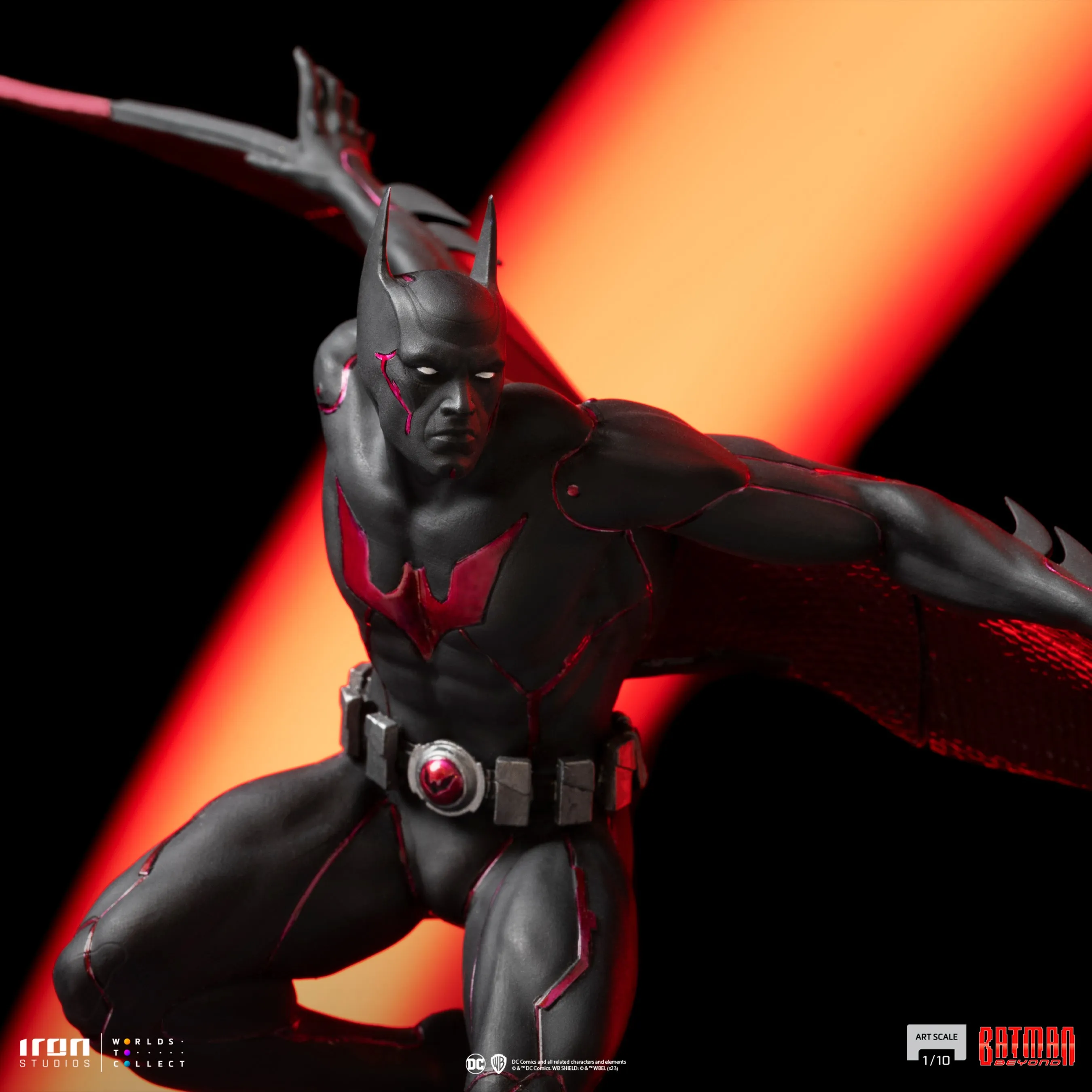 Batman Beyond 1/10 Art Scale Statue by Iron Studios